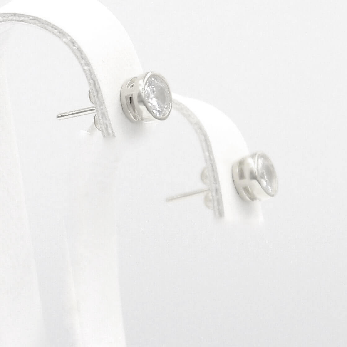 Ασημένια σκουλαρίκια με πέτρες ζιργκόν 6.00mm