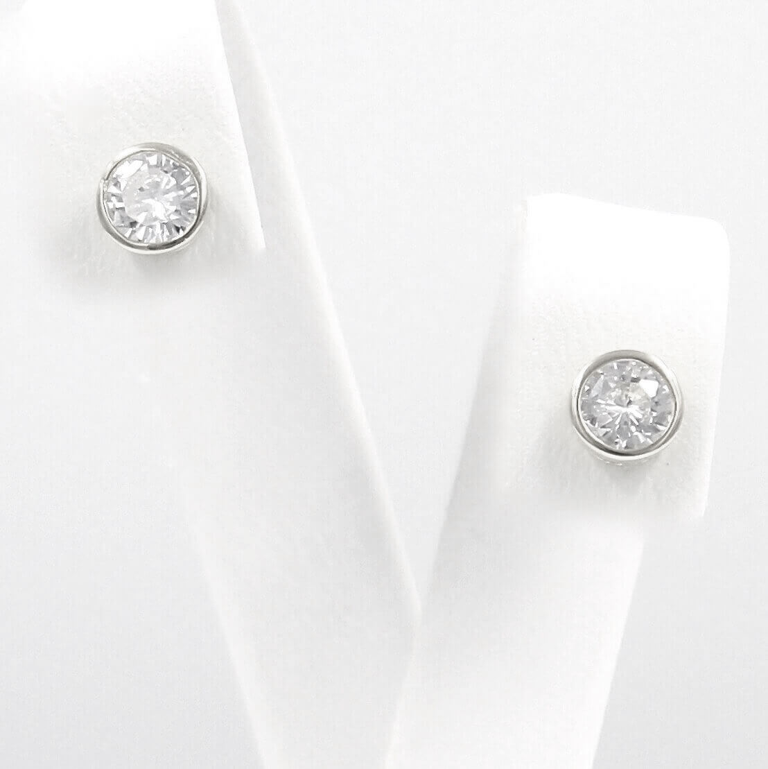 Ασημένια σκουλαρίκια με πέτρες ζιργκόν 6.00mm