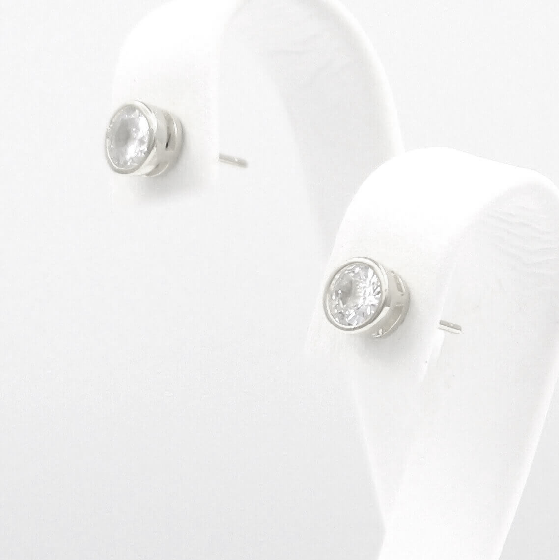 Ασημένια σκουλαρίκια με πέτρες ζιργκόν 6.00mm