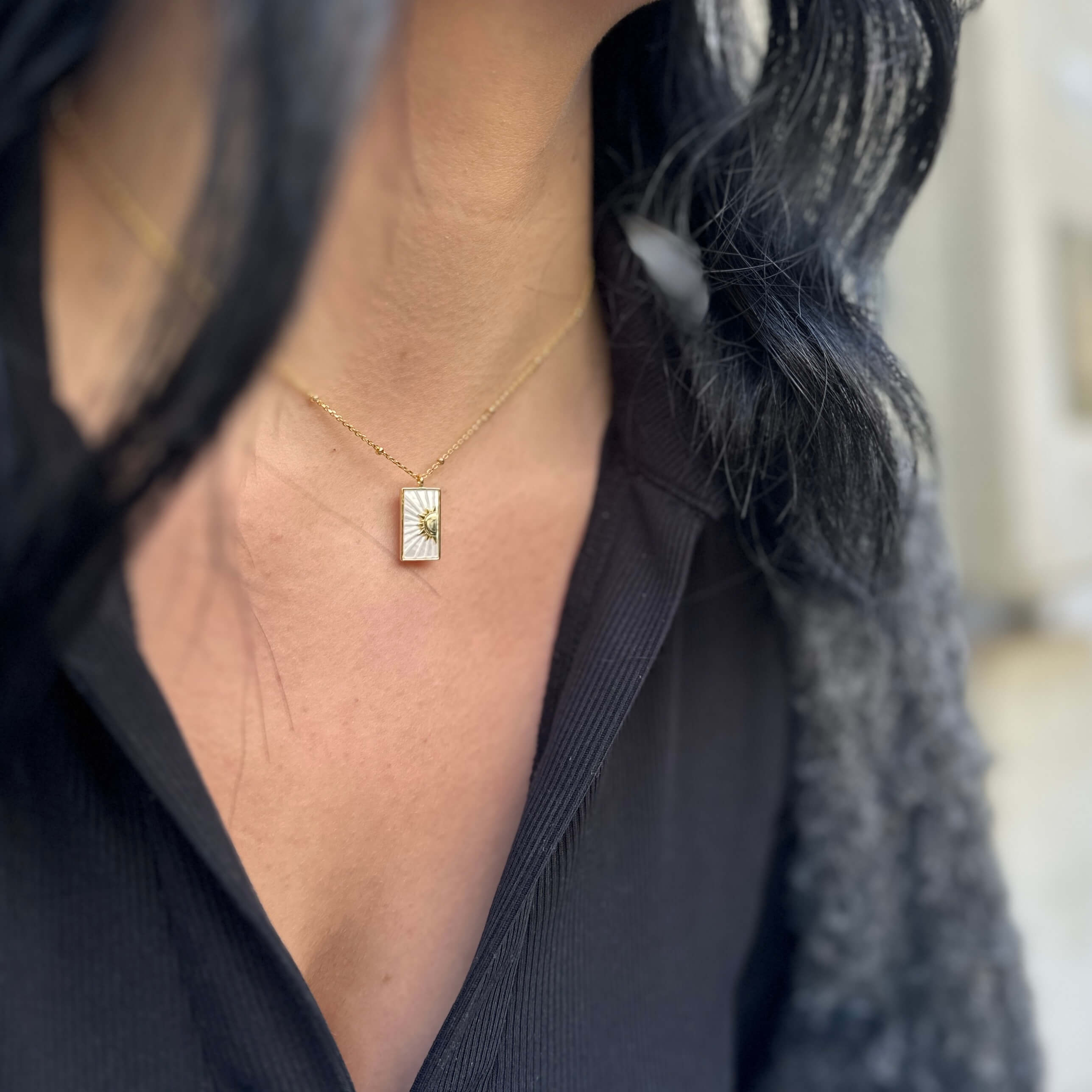 Ασημένιο επιχρυσωμένο κολιέ 925 με λευκή φίλντισι