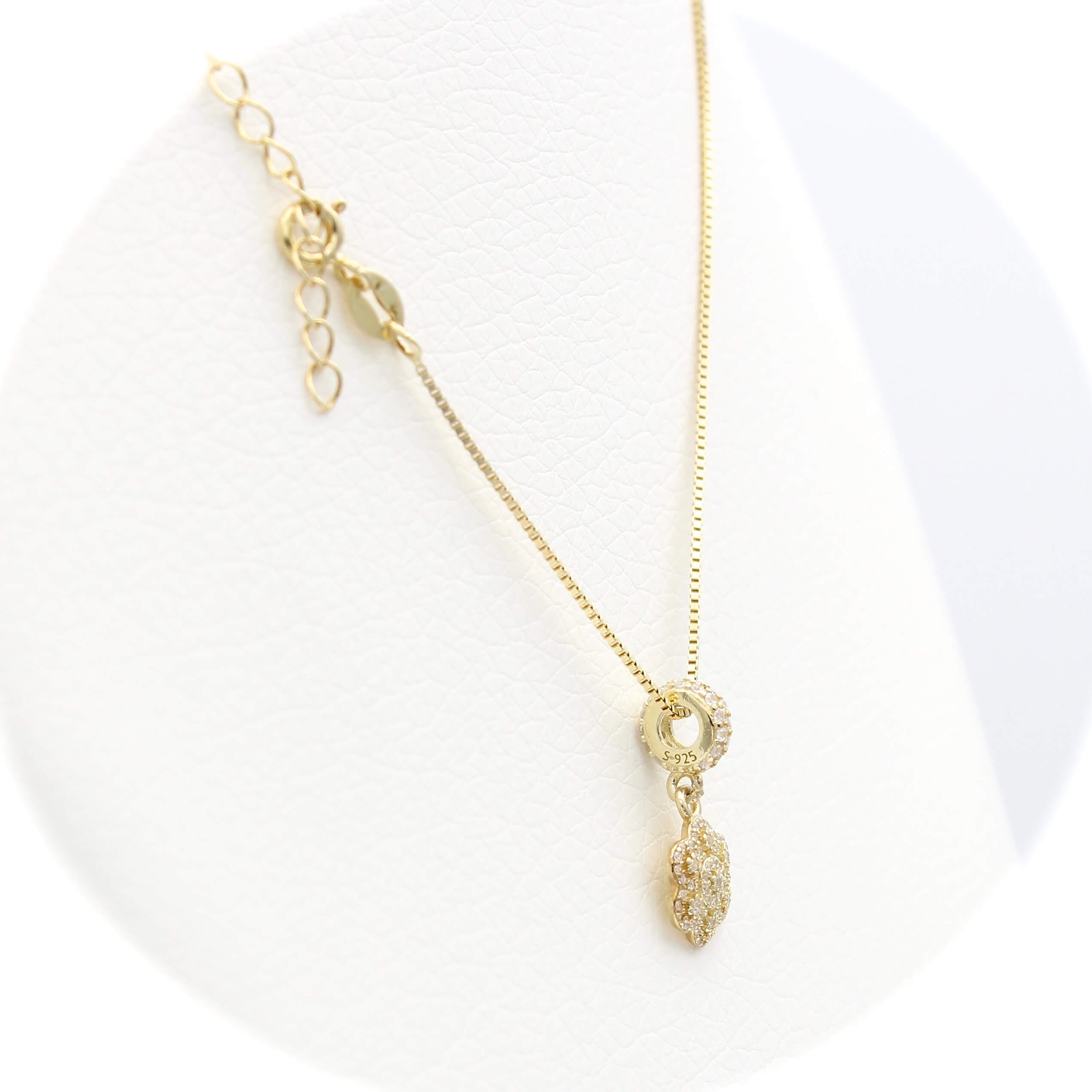 Επίχρυσο ασημένιο κολιέ με λευκά ζιργκόν