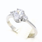 Μονόπετρο δαχτυλίδι