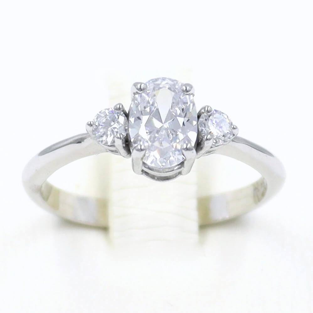 Μονόπετρο δαχτυλίδι