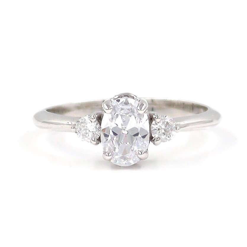 Μονόπετρο δαχτυλίδι