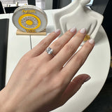 Ασημένιο γυναικείο πολύπετρο δαχτυλίδι με λευκά ζιργκόν