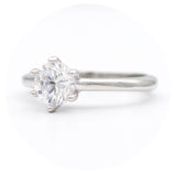 Ασημένιο γυναικείο δαχτυλίδι με λευκή πέτρα