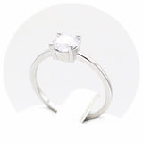 Ασημένιο γυναικείο δαχτυλίδι με λευκό ζιργκόν