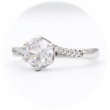 Ασημένιο πολύπετρο επιπλατινωμένο δαχτυλίδι με λευκές πέτρες