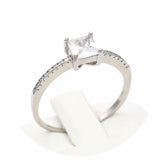 Ασημένιο πολύπετρο δαχτυλίδι με καρέ πέτρα