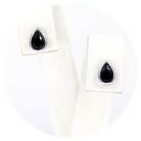 Ασημένια σκουλαρίκια με μαύρες πέτρες σε σχήμα σταγόνας