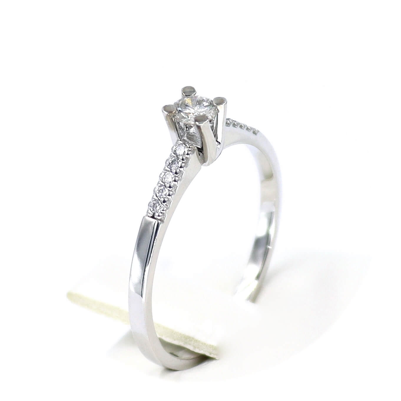 Λευκόχρυσο μονόπετρο δαχτυλίδι με διαμάντια - WDX074