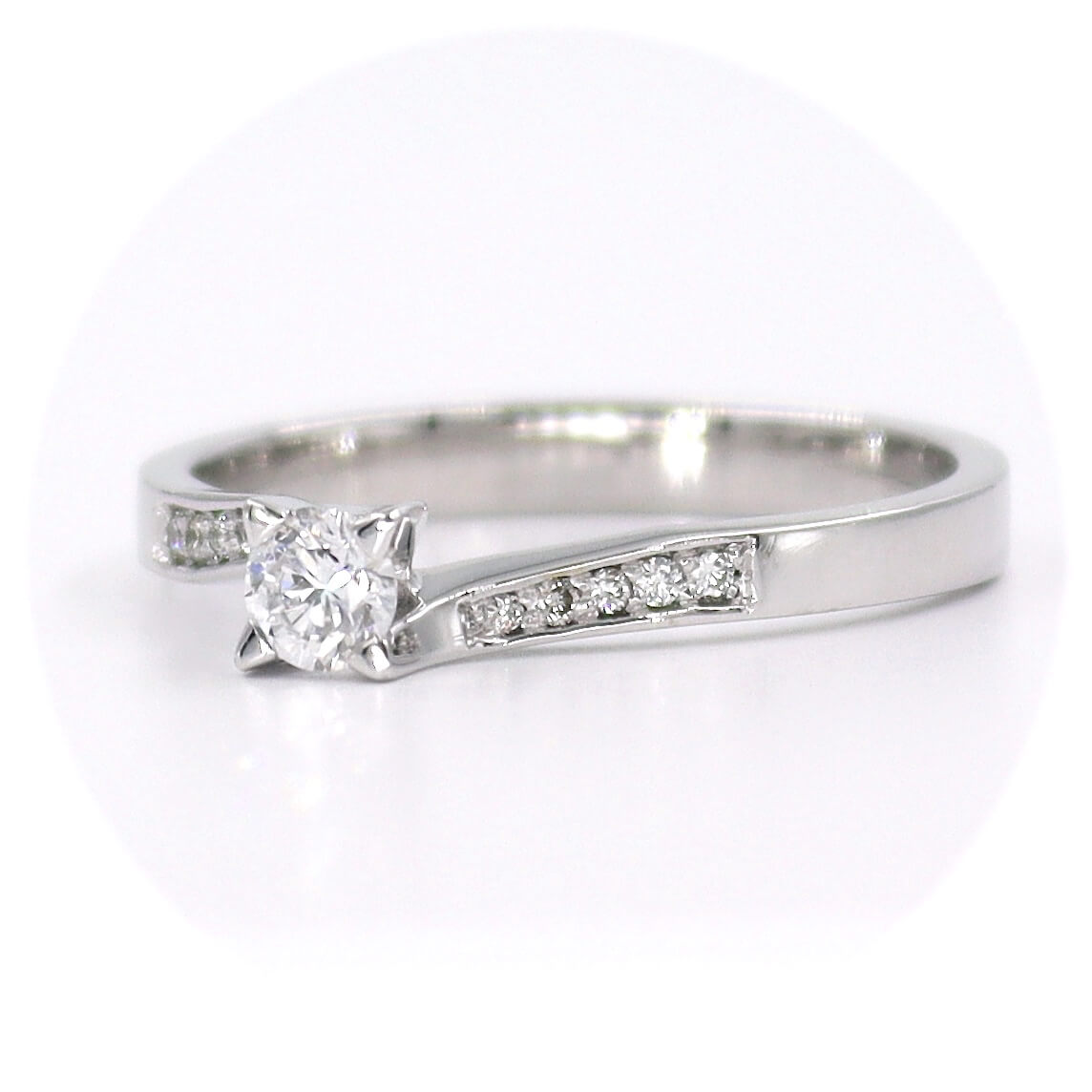 Λευκόχρυσο μονόπετρο δαχτυλίδι με διαμάντια - WDX075