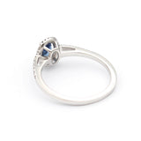 Μονόπετρο δαχτυλίδι λευκόχρυσο με ζαφείρι και διαμάντια - WDX144
