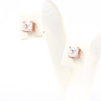 Σκουλαρίκια με καρέ λευκές πέτρες, σε επιχρυσωμένο ασήμι