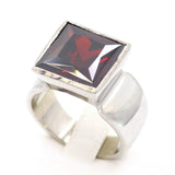 Δαχτυλίδι ασημένιο με καρέ ζιργκόν πέτρα σε κόκκινο χρώμα