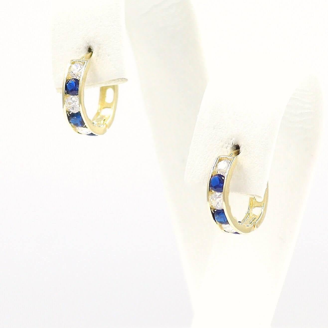 Χρυσά σκουλαρίκια κρίκοι με μπλε και λευκές πέτρες ζιργκόν
